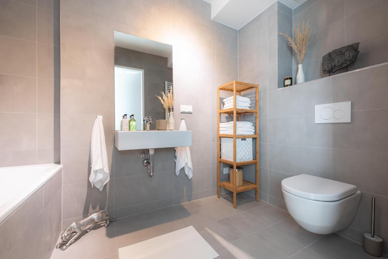 New Luxury Apartment Overlooking Wien Exterior foto